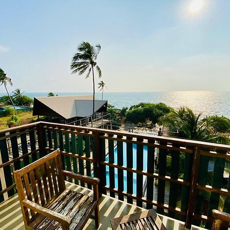 Saprin Beach Resort Uswetakeiyawa Extérieur photo
