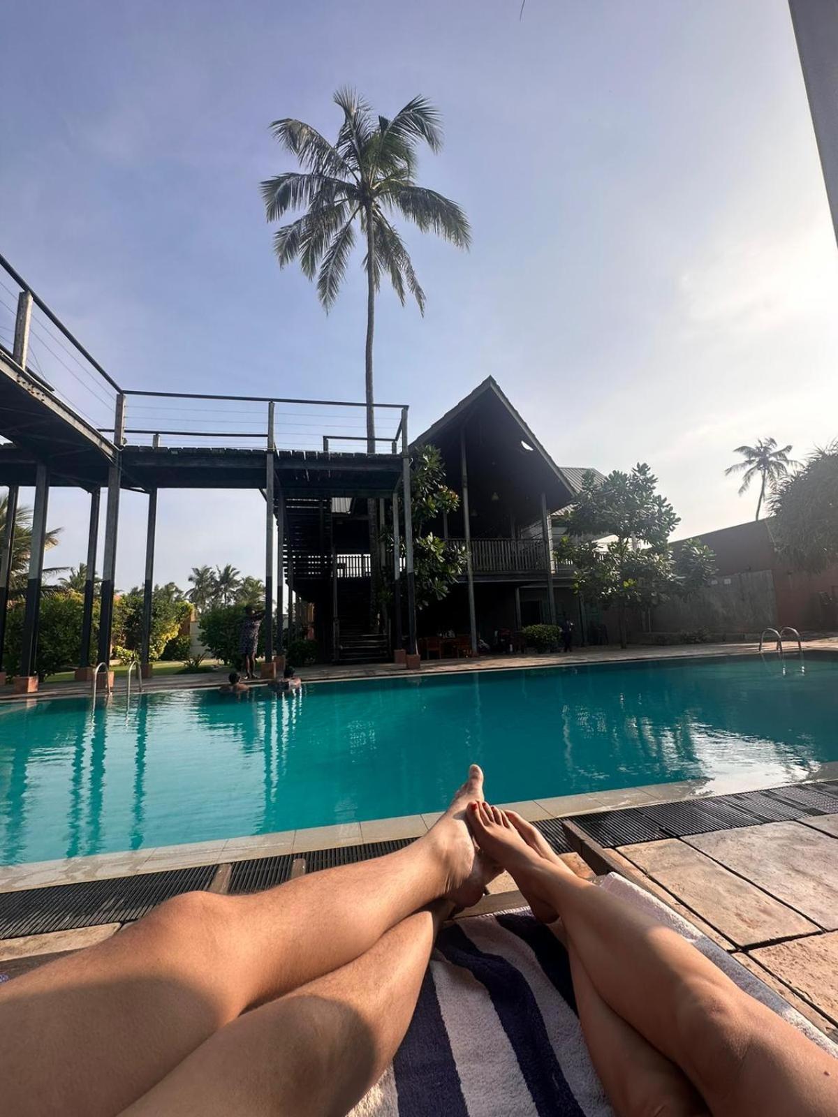 Saprin Beach Resort Uswetakeiyawa Extérieur photo