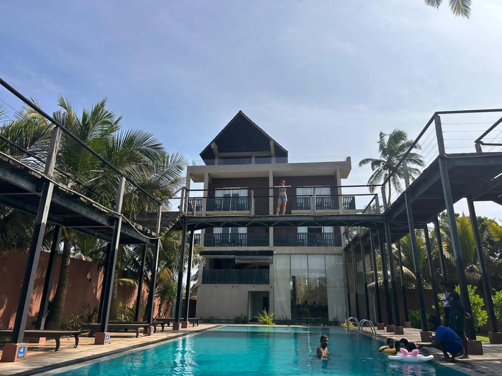 Saprin Beach Resort Uswetakeiyawa Extérieur photo