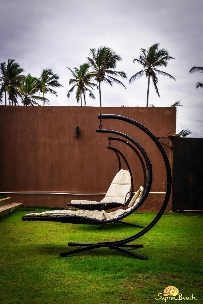 Saprin Beach Resort Uswetakeiyawa Extérieur photo